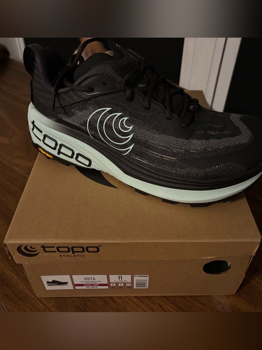 TOPO Vista Running Shoe — Black with Mint Sole